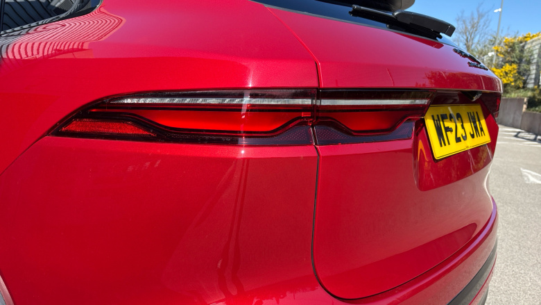 Jaguar F-Pace 2.0 D200 R-Dynamic SE Black 5dr Auto AWD Diesel Estate